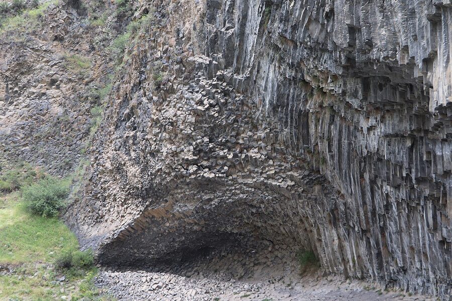 The flat trail along the river through Garni gorge
