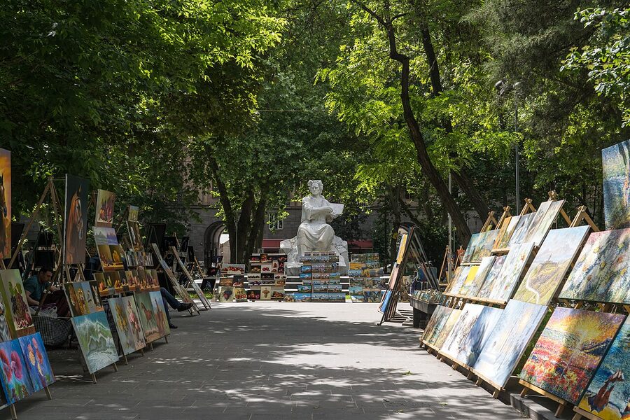 Saryan Park, Yerevan, the wine bar street
